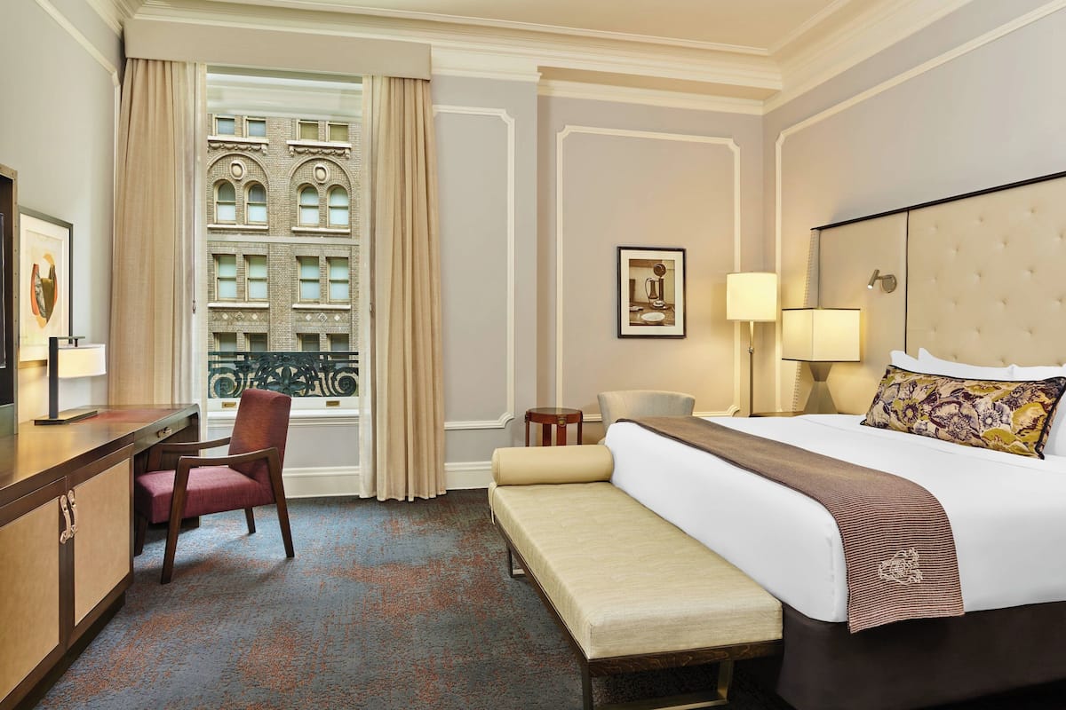 義大利 Frette 床單、高級寢具、客房內保險箱、書桌