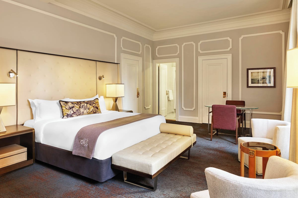 Grand Room, 1 King Bed, Non Smoking