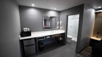 Habitación Deluxe, 1 cama King size, para no fumadores | Baño | Secadora de cabello, batas, toallas