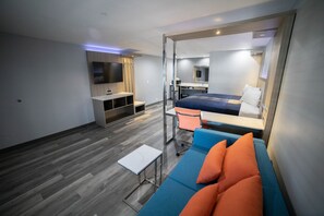 Habitación Deluxe, 1 cama King size, para no fumadores | Escritorio, tabla de planchar con plancha, wifi gratis y ropa de cama