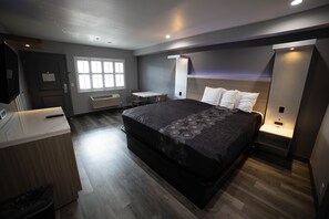 Standard Room, 1 King Bed | Desk, iron/ironing board, free WiFi, bed sheets - Travelodge by Wyndham Whittier (Whittier)