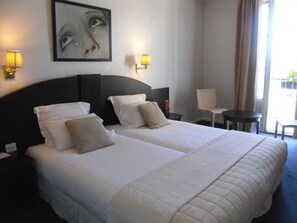 Superior Room | 1 bedroom, in-room safe, desk, soundproofing