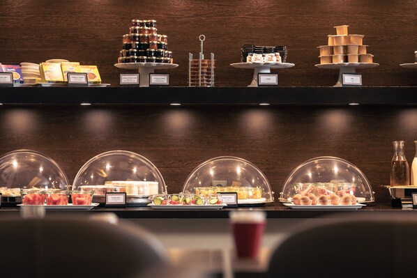 Daily buffet breakfast (EUR 11.50 per person)