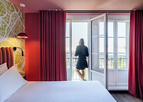 华丽客房 | 客房内保险箱、办公桌、隔音、熨斗/熨板