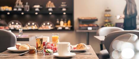 Daily buffet breakfast (EUR 11.50 per person)