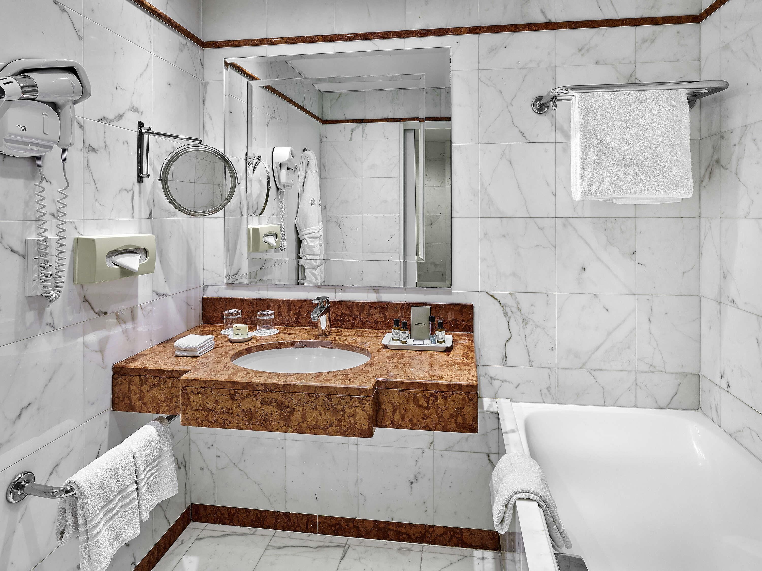 1 bedroom, premium bedding, minibar, in-room safe