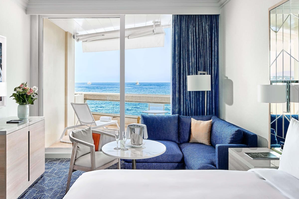 1 bedroom, premium bedding, minibar, in-room safe