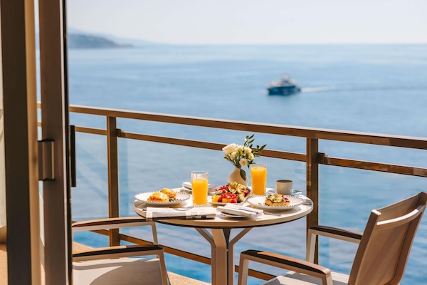 Daily English breakfast for a fee