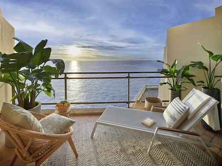 Premium bedding, minibar, in-room safe, individually furnished. Fairmont Monte Carlo
