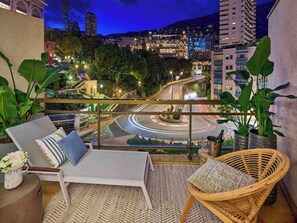 Quarto, 2 camas de solteiro, vista para a cidade | 1 quarto, roupas de cama premium, frigobar, cofres nos quartos