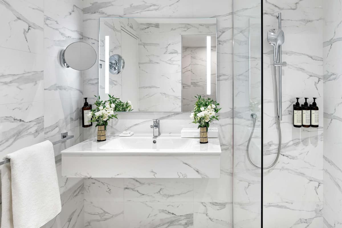 junior suite, garden view, one kingsize bed | 1 bedroom, premium bedding, minibar, in-room safe