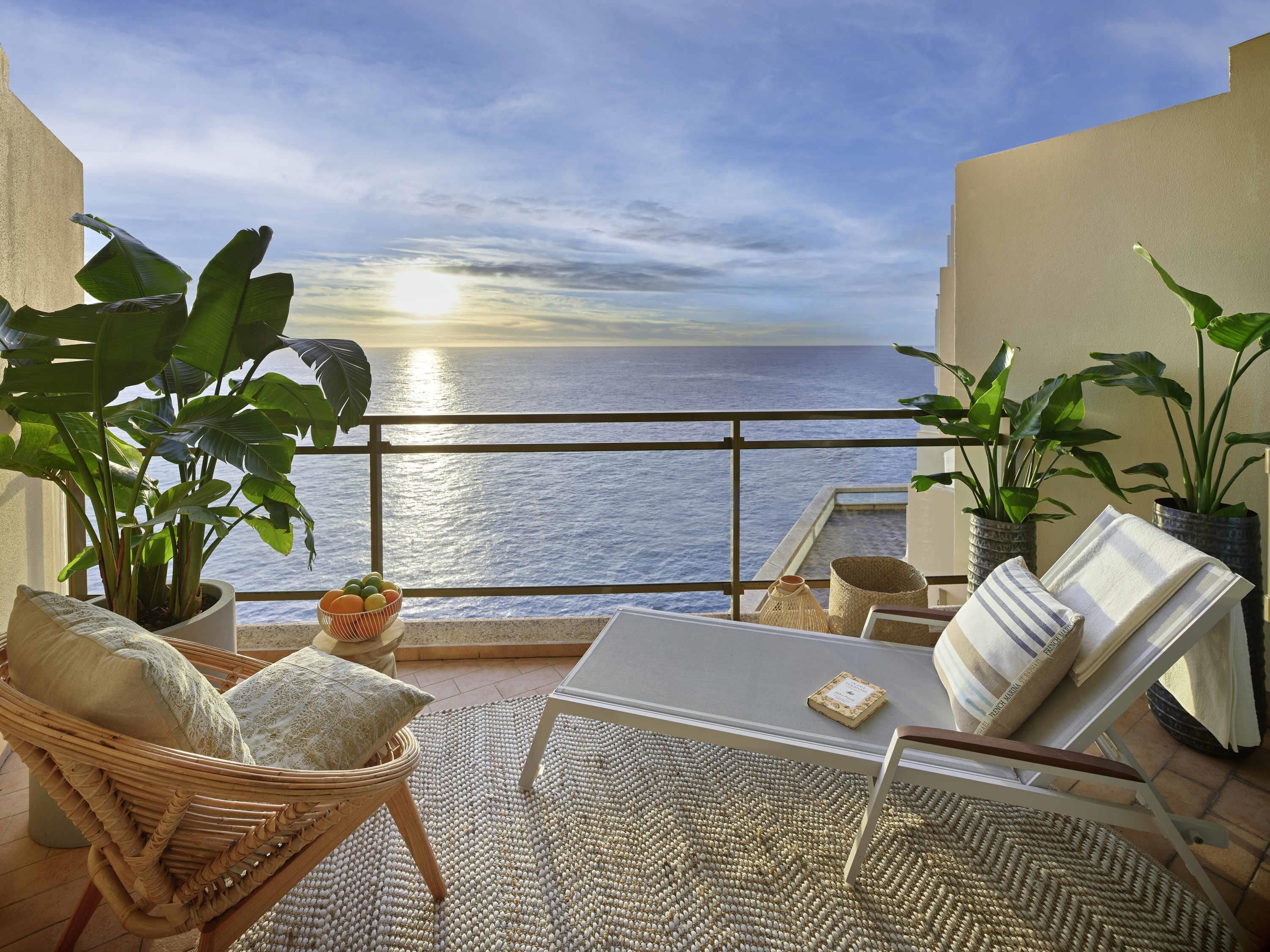 Ropa de cama de alta calidad y minibar 