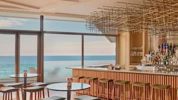 4 restaurants, breakfast, lunch, dinner served; international cuisine