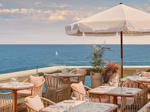 4 restaurants; breakfast, lunch, and dinner served - Fairmont Monte Carlo (Monaco)