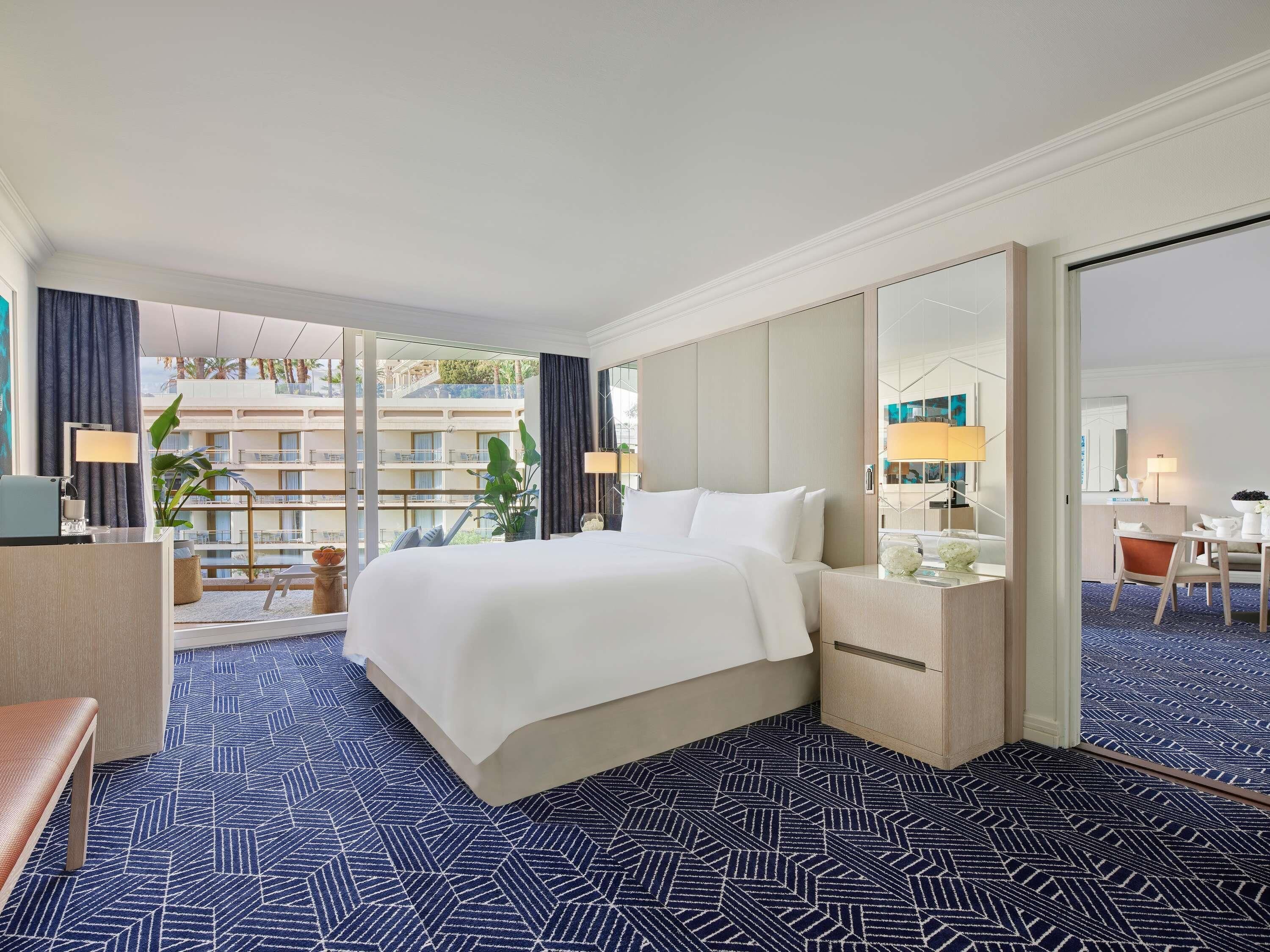 Ropa de cama de alta calidad y minibar 