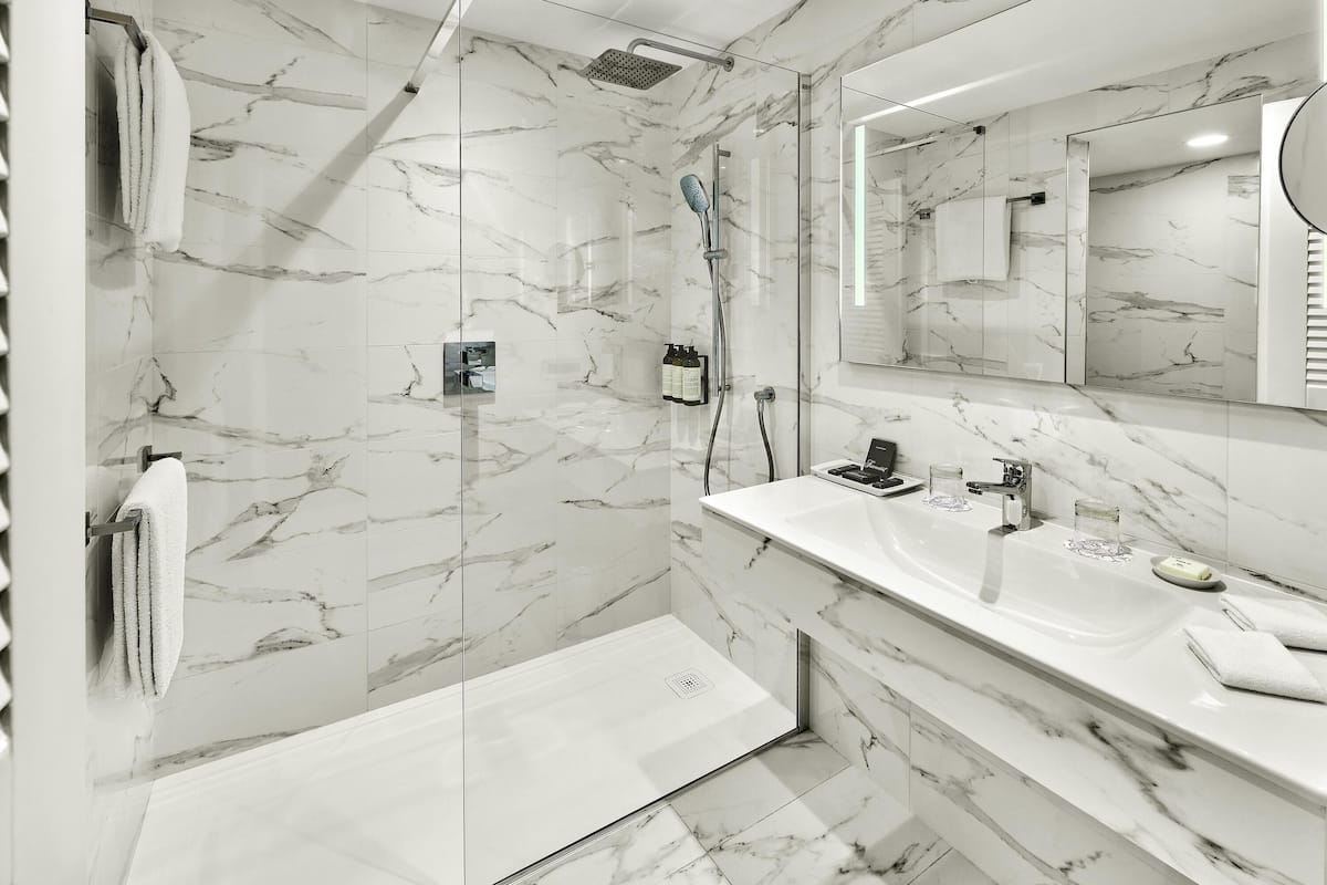 1 bedroom, premium bedding, minibar, in-room safe