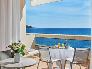 Café da manhã inglês todos os dias (EUR 42 por pessoa) 