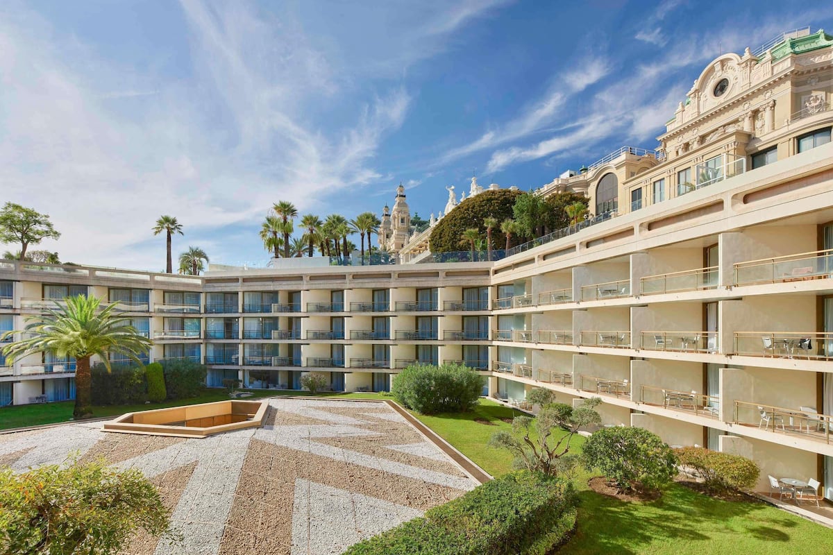 Premium bedding, minibar, in-room safe, individually furnished