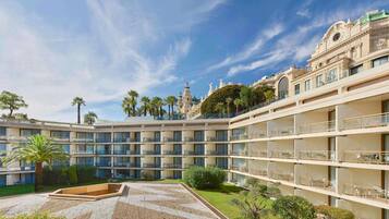 1 slaapkamer, luxe beddengoed, een minibar, een kluis op de kamer