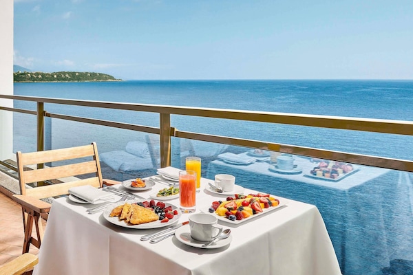 Premium bedding, minibar, in-room safe, individually furnished