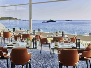 4 restaurants, breakfast, lunch, dinner served; international cuisine
