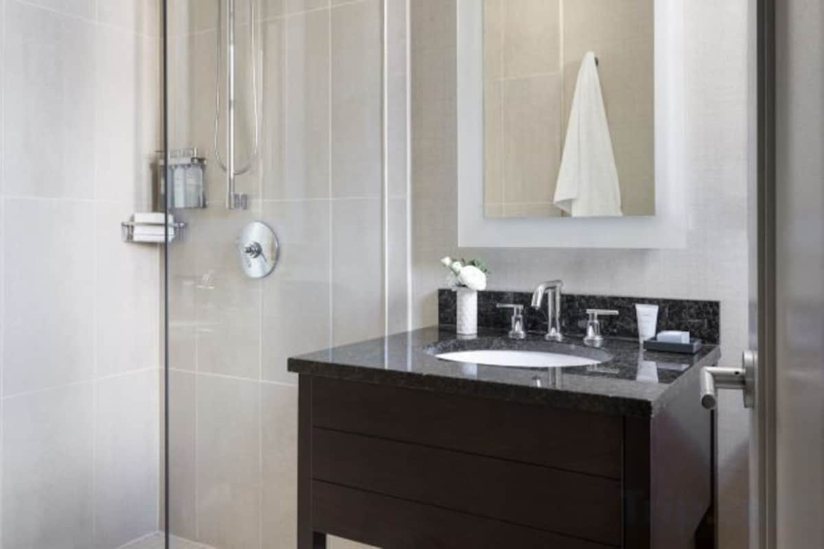 Bathroom | Shower, free toiletries, towels
