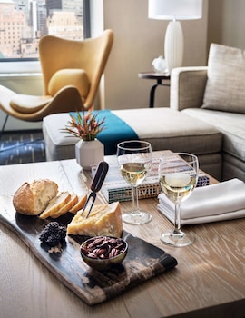 Egyptian cotton sheets, premium bedding, in-room safe at The Shelburne Sonesta New York