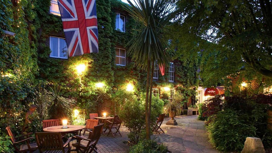 Mercure White Hart Hotel Salisbury and Apartments