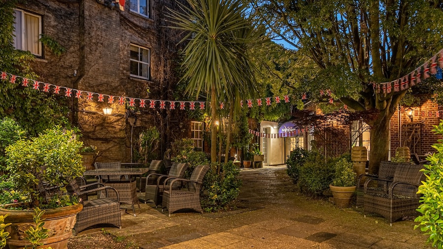 Mercure White Hart Hotel Salisbury and Apartments