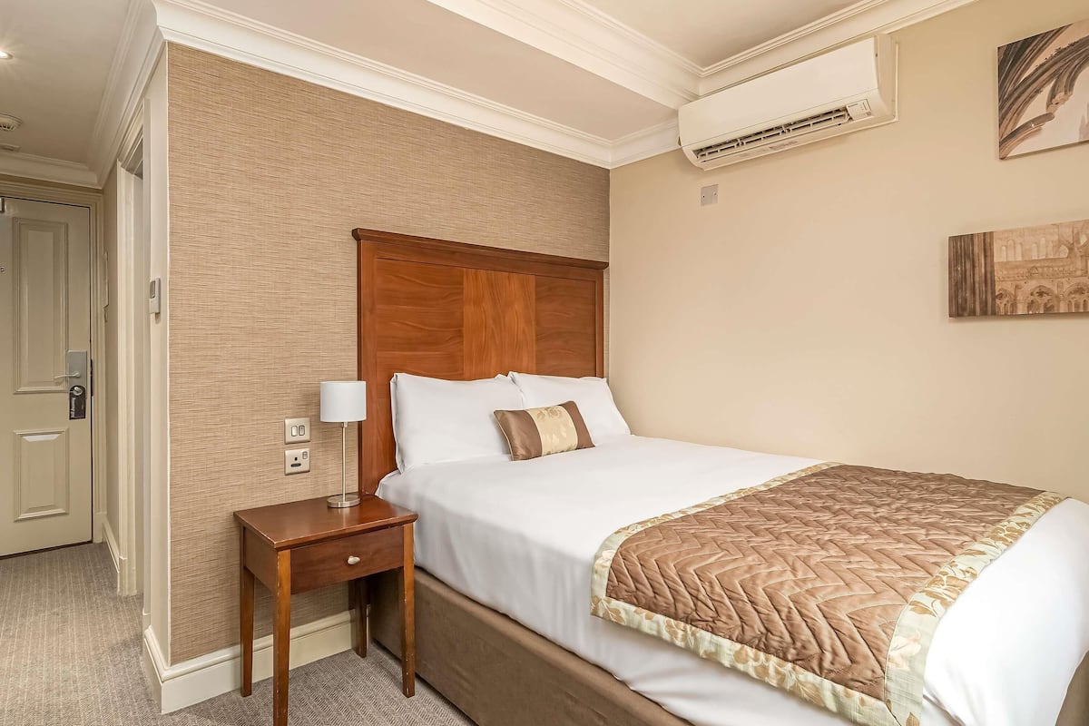 Rom – classic, 1 enkeltseng | Sengetøy av topp kvalitet, skrivebord og skrivebord for bærbar PC