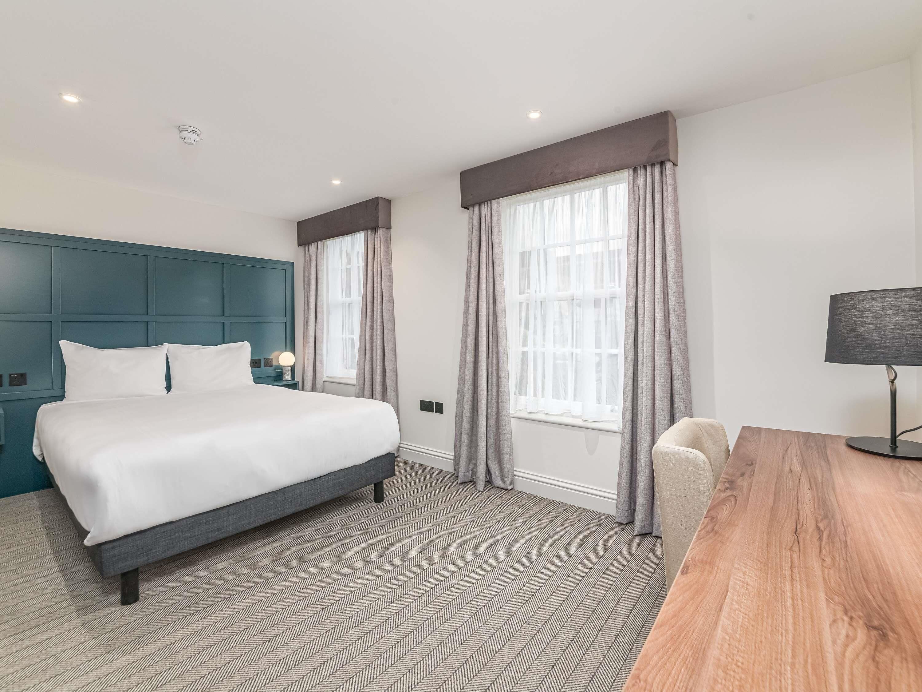 公寓, 1 张大床, 无障碍 | 高档床上用品、办公桌、笔记本电脑工作区、遮光窗帘