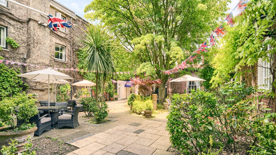 Mercure White Hart Hotel Salisbury and Apartments