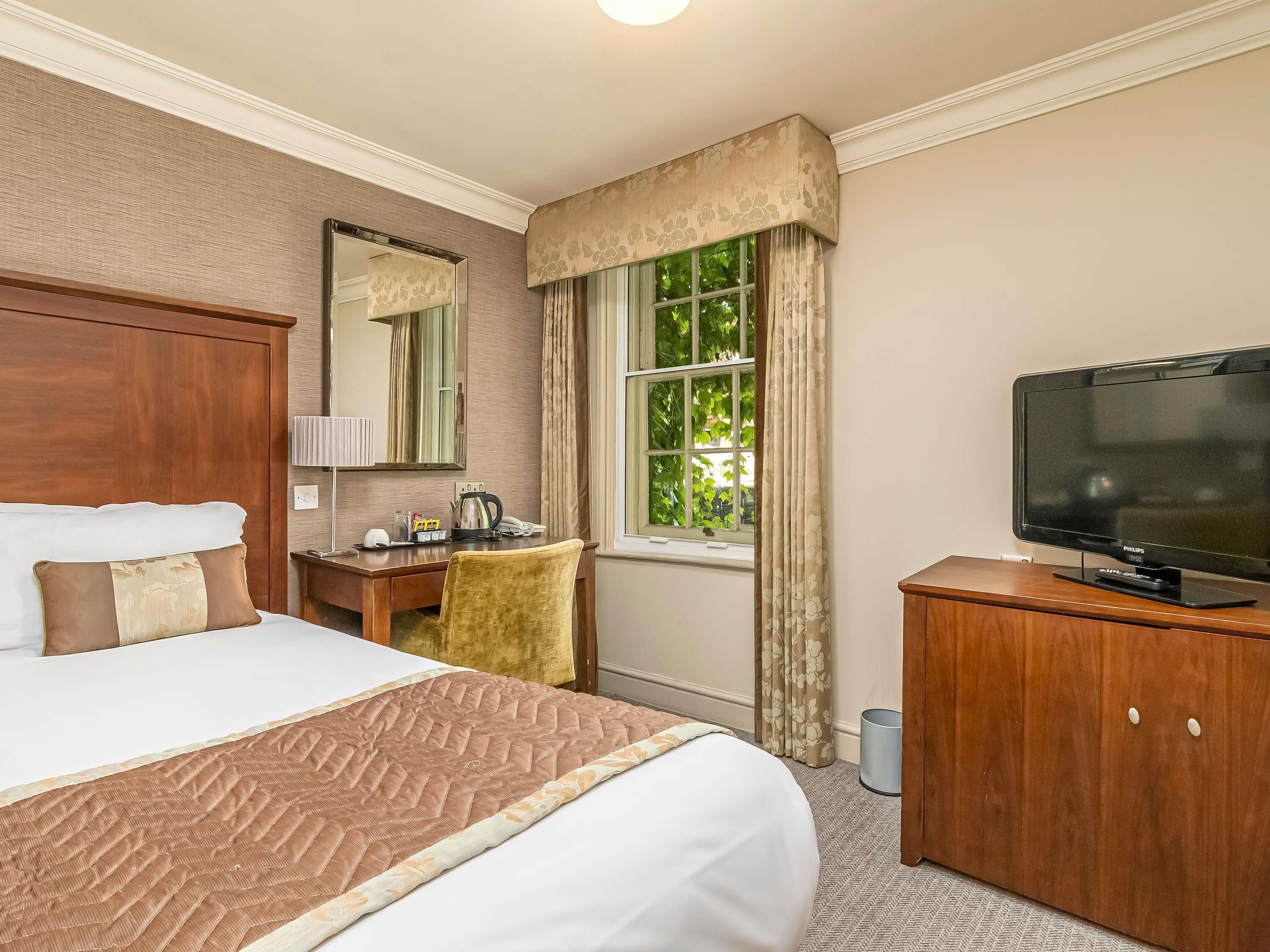 Classic Twin Room, 1 Double Bed | Premium bedding, desk, laptop workspace, blackout drapes