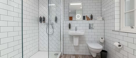 Apartment, 1 Double Bed | Premium bedding, desk, laptop workspace, blackout drapes