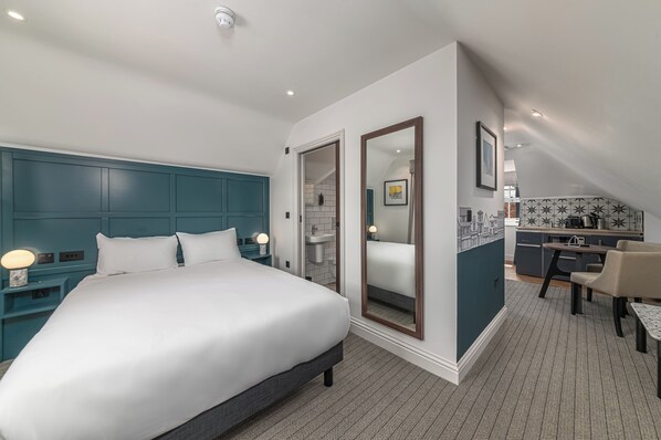 Apartment, 1 Double Bed | Premium bedding, desk, laptop workspace, blackout drapes