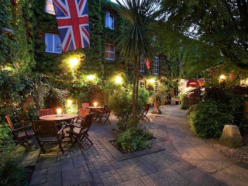 Mercure White Hart Hotel Salisbury and Apartments