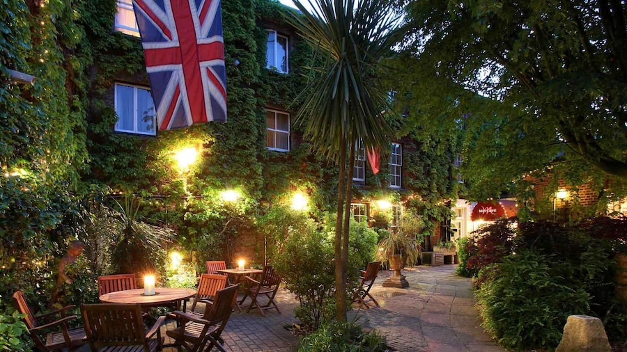 Mercure White Hart Hotel Salisbury and Apartments