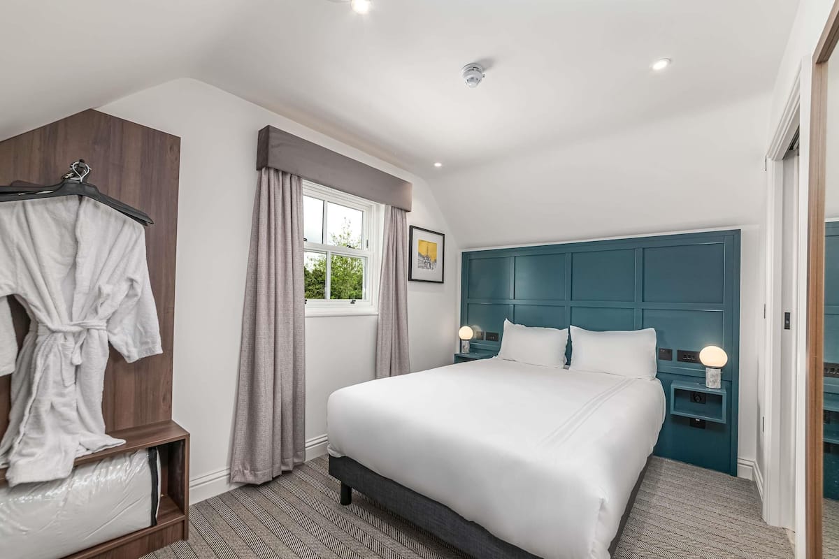 Leilighet, 1 dobbeltseng | Sengetøy av topp kvalitet, skrivebord og skrivebord for bærbar PC