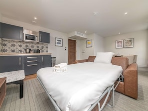 Family Apartment, 1 Double Bed | Premium bedding, desk, laptop workspace, blackout curtains - Mercure White Hart Hotel Salisbury and Apartments (Salisbury)