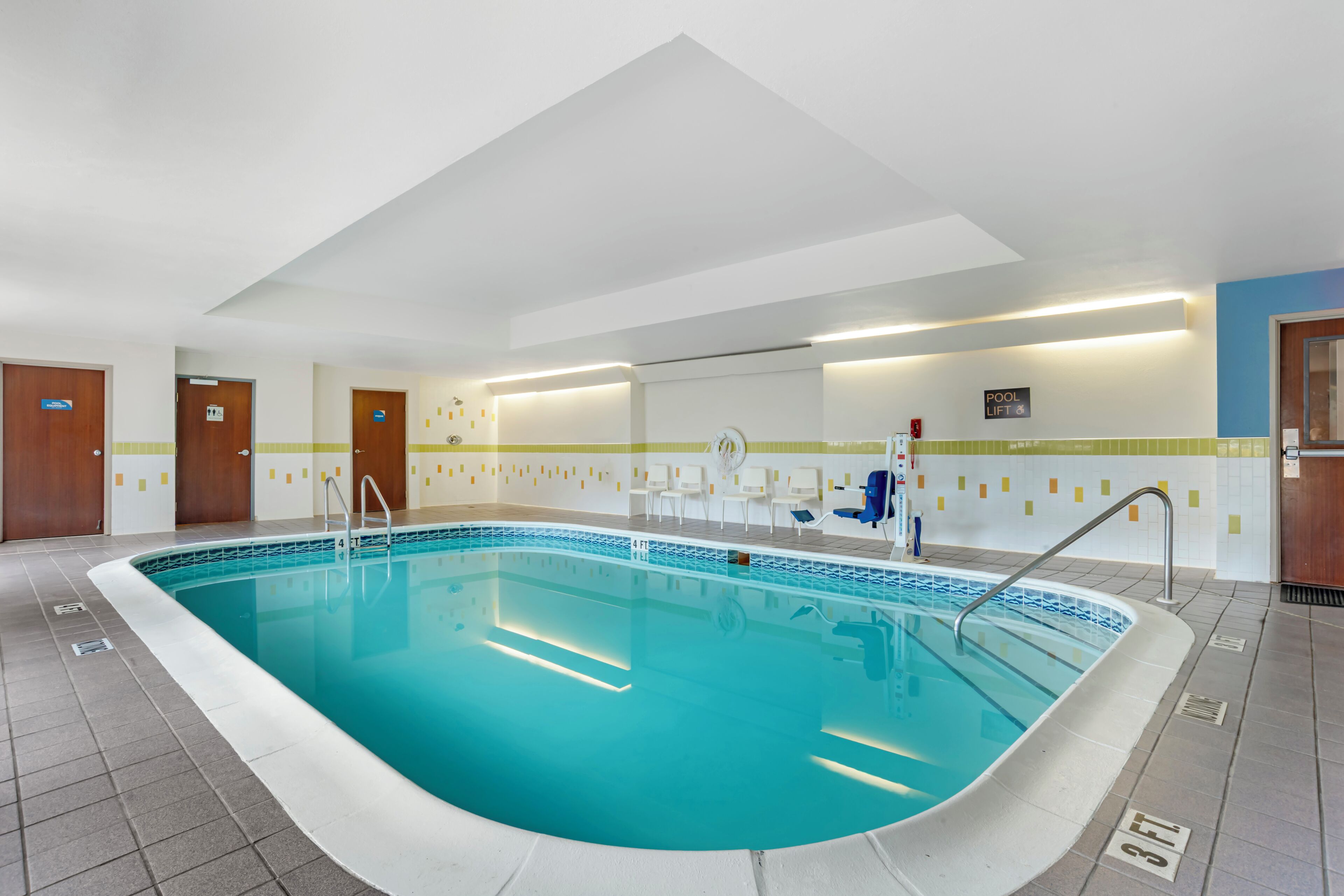 Una piscina cubierta