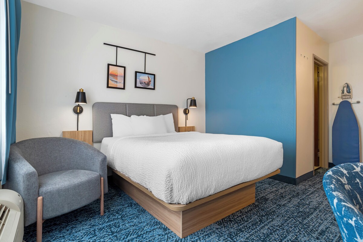 Standard Room, 1 Twin Bed, Non Smoking | Desk, iron/ironing board, cribs (free), WiFi (free)