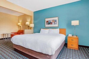 Suite, 1 King Bed, Non Smoking | Desk, iron/ironing board, free cribs/infant beds, free WiFi - Rodeway Inn (Pensacola)