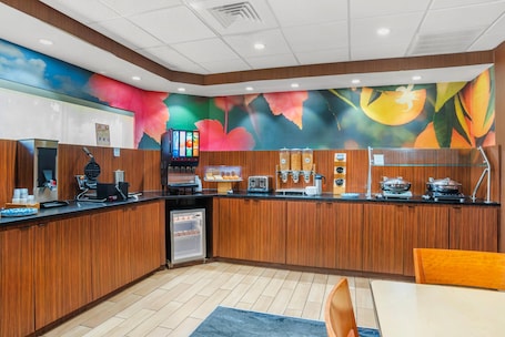 Free daily continental breakfast