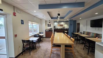 Free daily continental breakfast
