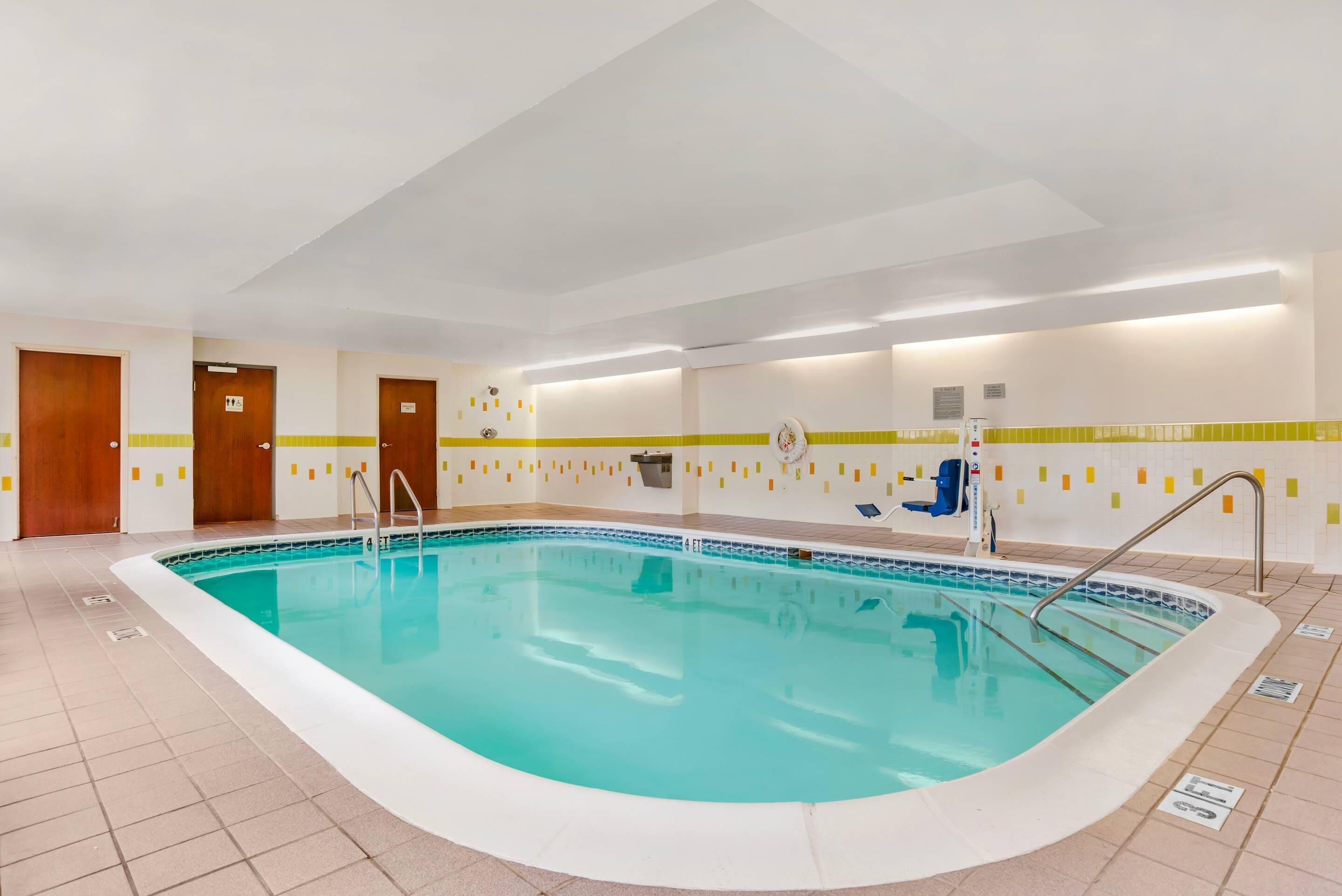 Una piscina cubierta