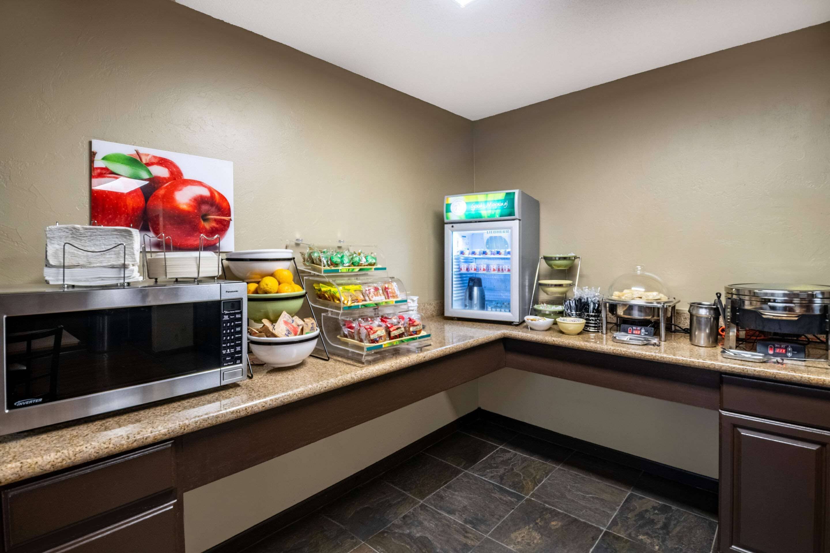 Free daily buffet breakfast
