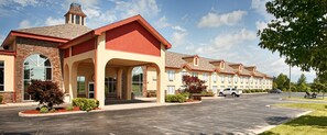 Front of property - Quality Inn & Suites Carthage near Precious Moments Chapel (Carthage)