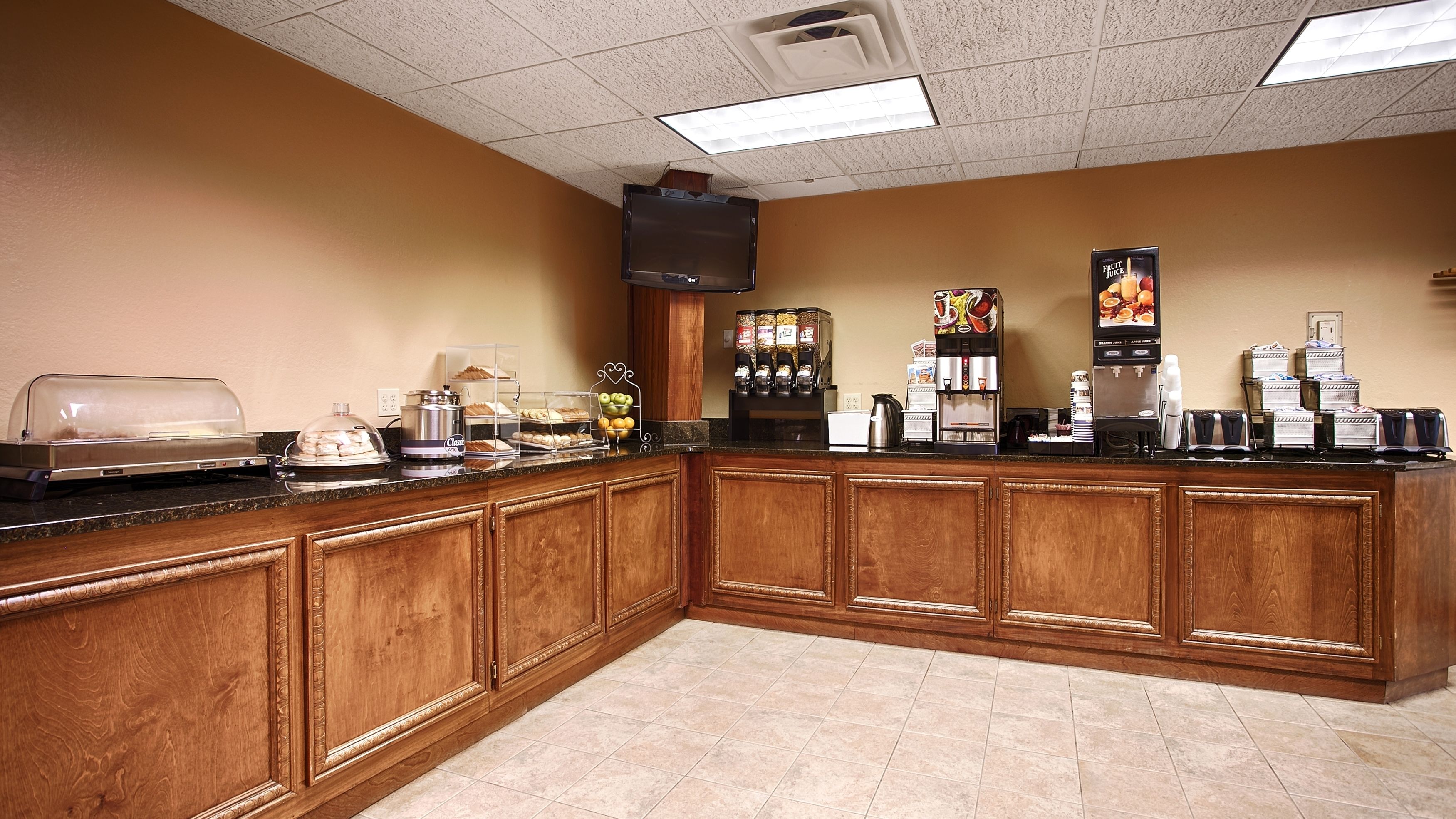 free daily continental breakfast