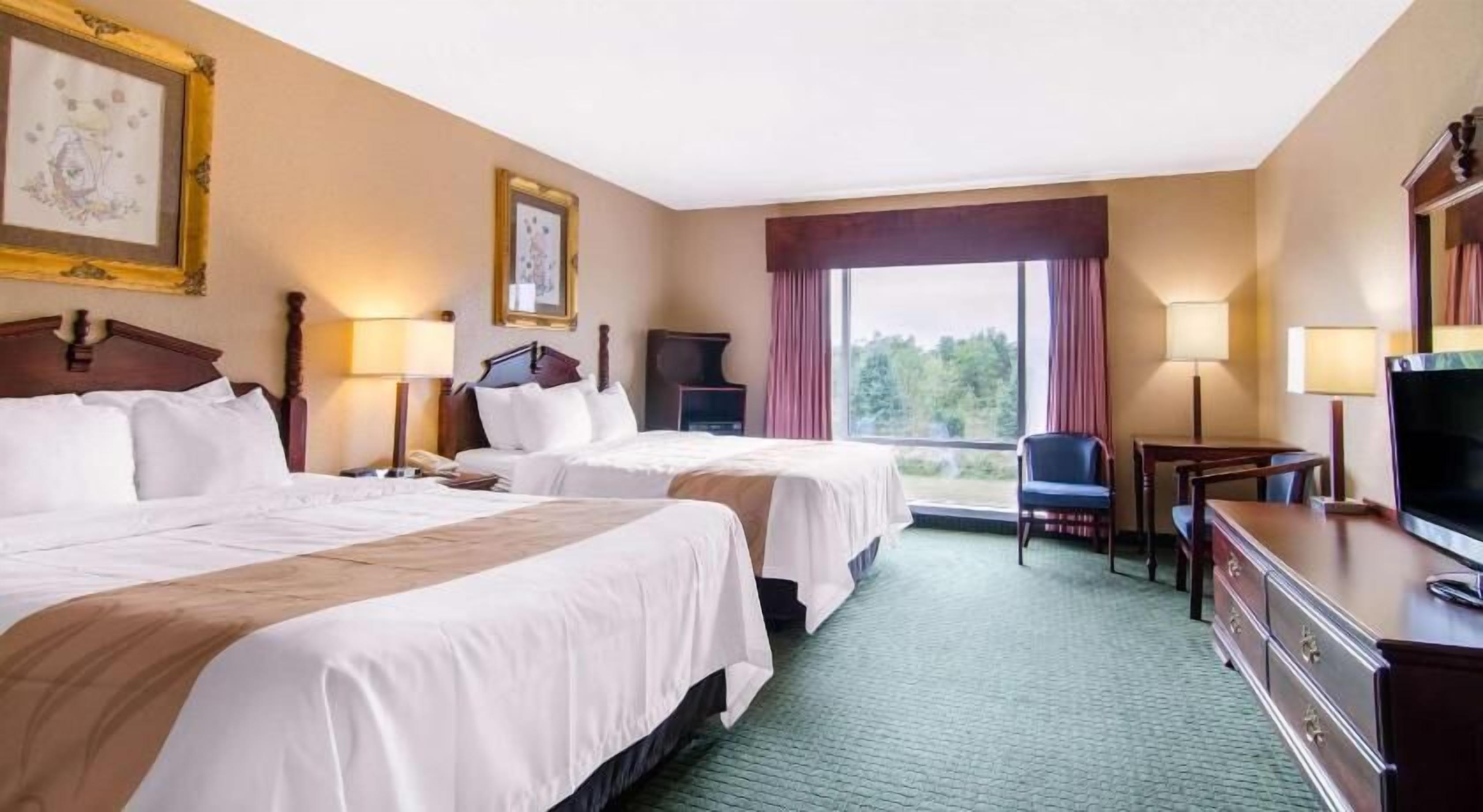 In-room safe, desk, iron/ironing board, free WiFi