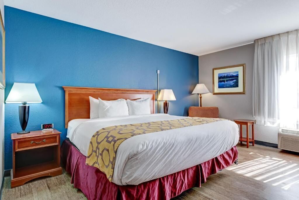 Desk, iron/ironing board, free cribs/infant beds, free rollaway beds